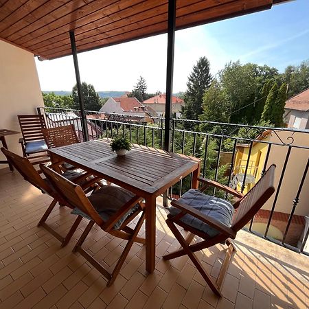 Pacsirta Apartman Grand Eger Buitenkant foto