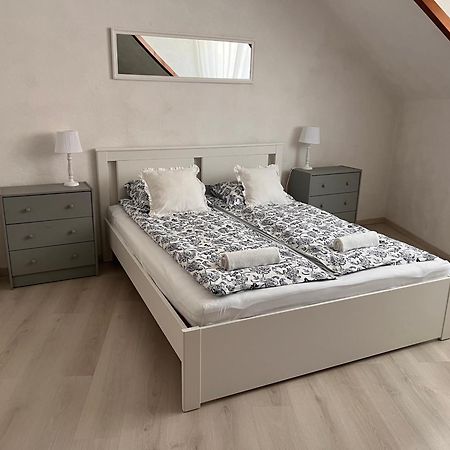 Pacsirta Apartman Grand Eger Buitenkant foto