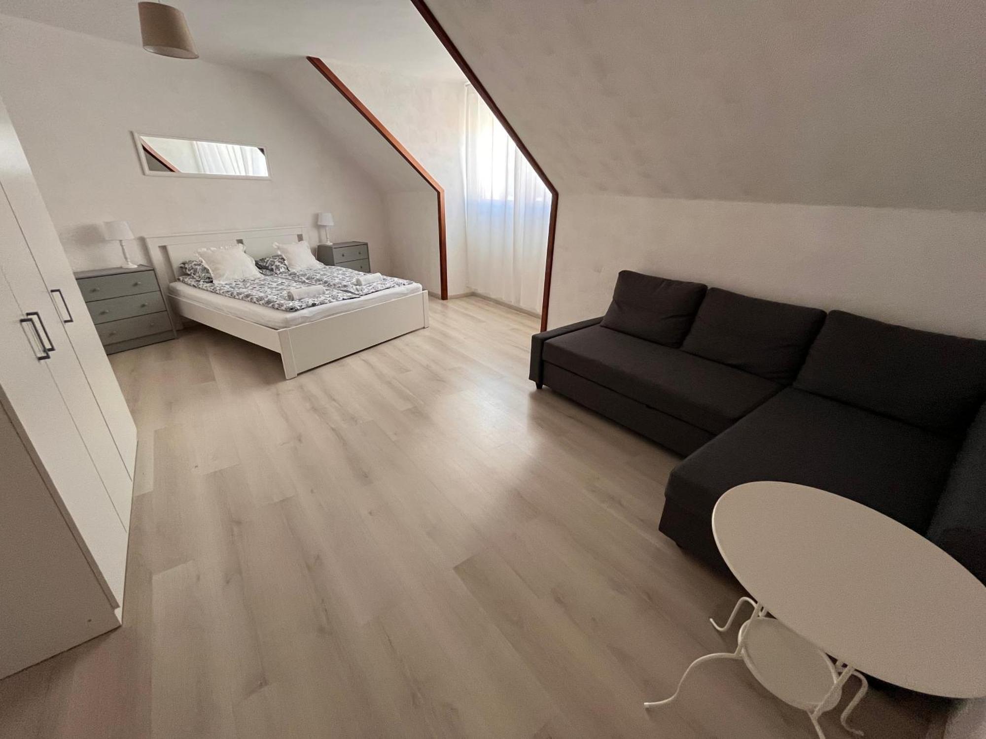 Pacsirta Apartman Grand Eger Buitenkant foto