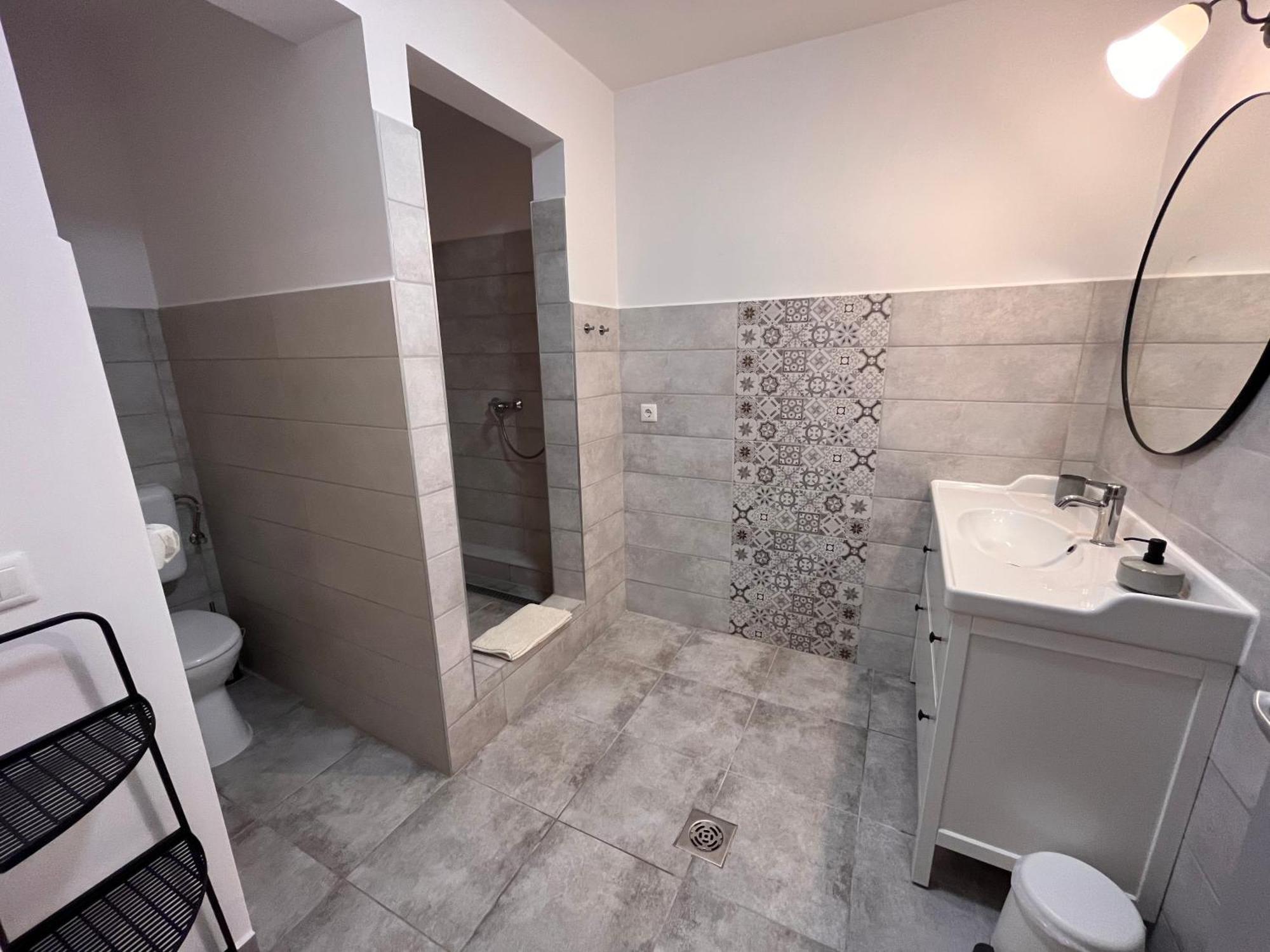 Pacsirta Apartman Grand Eger Buitenkant foto