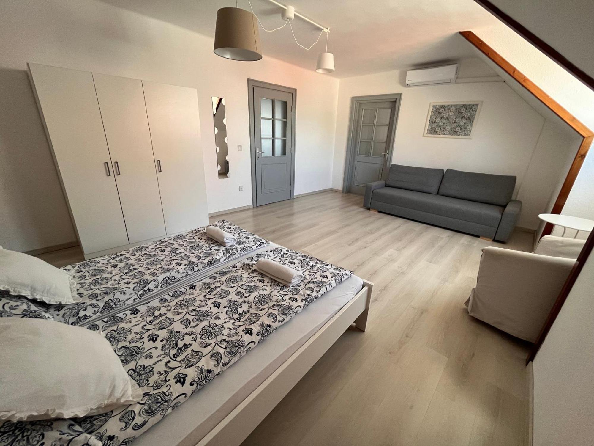 Pacsirta Apartman Grand Eger Buitenkant foto