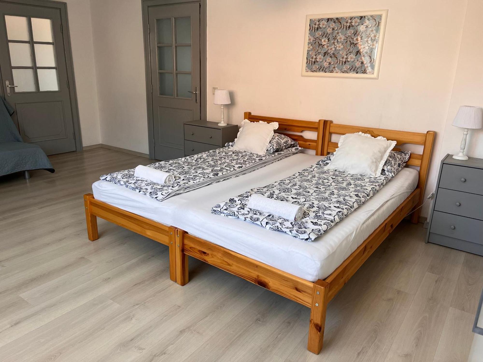 Pacsirta Apartman Grand Eger Buitenkant foto