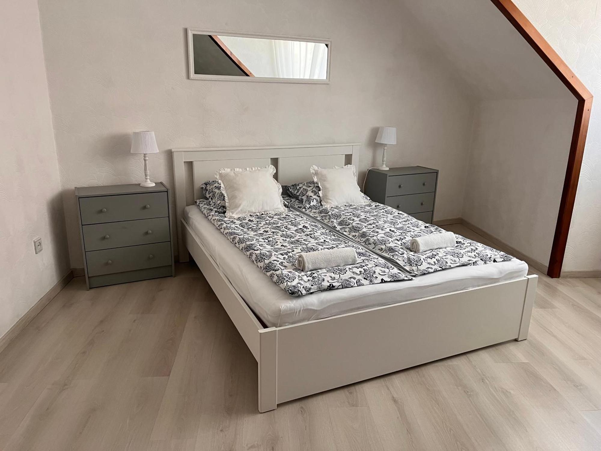 Pacsirta Apartman Grand Eger Buitenkant foto